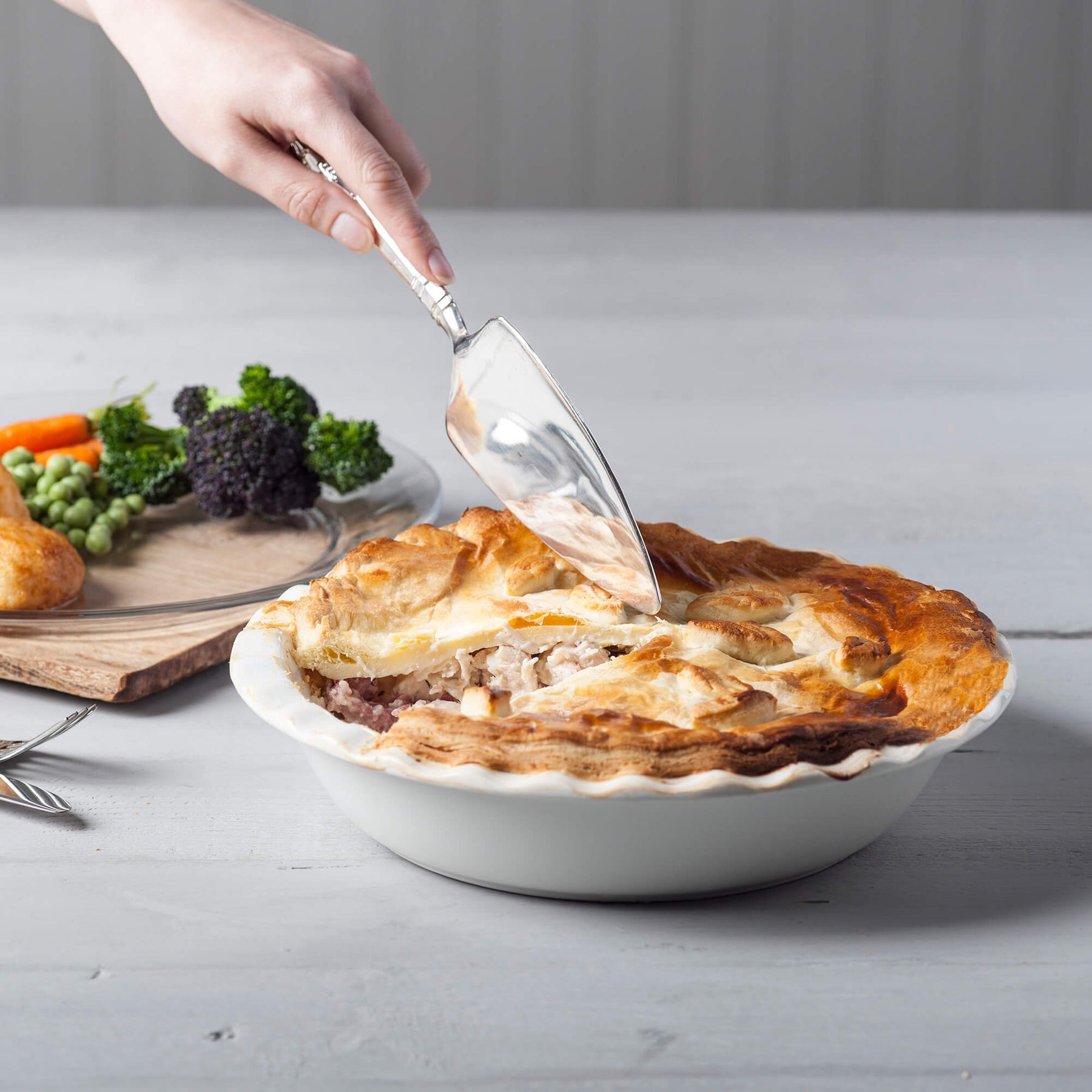 Porcelain Round Pie Dish with Crinkle Crust Rim
