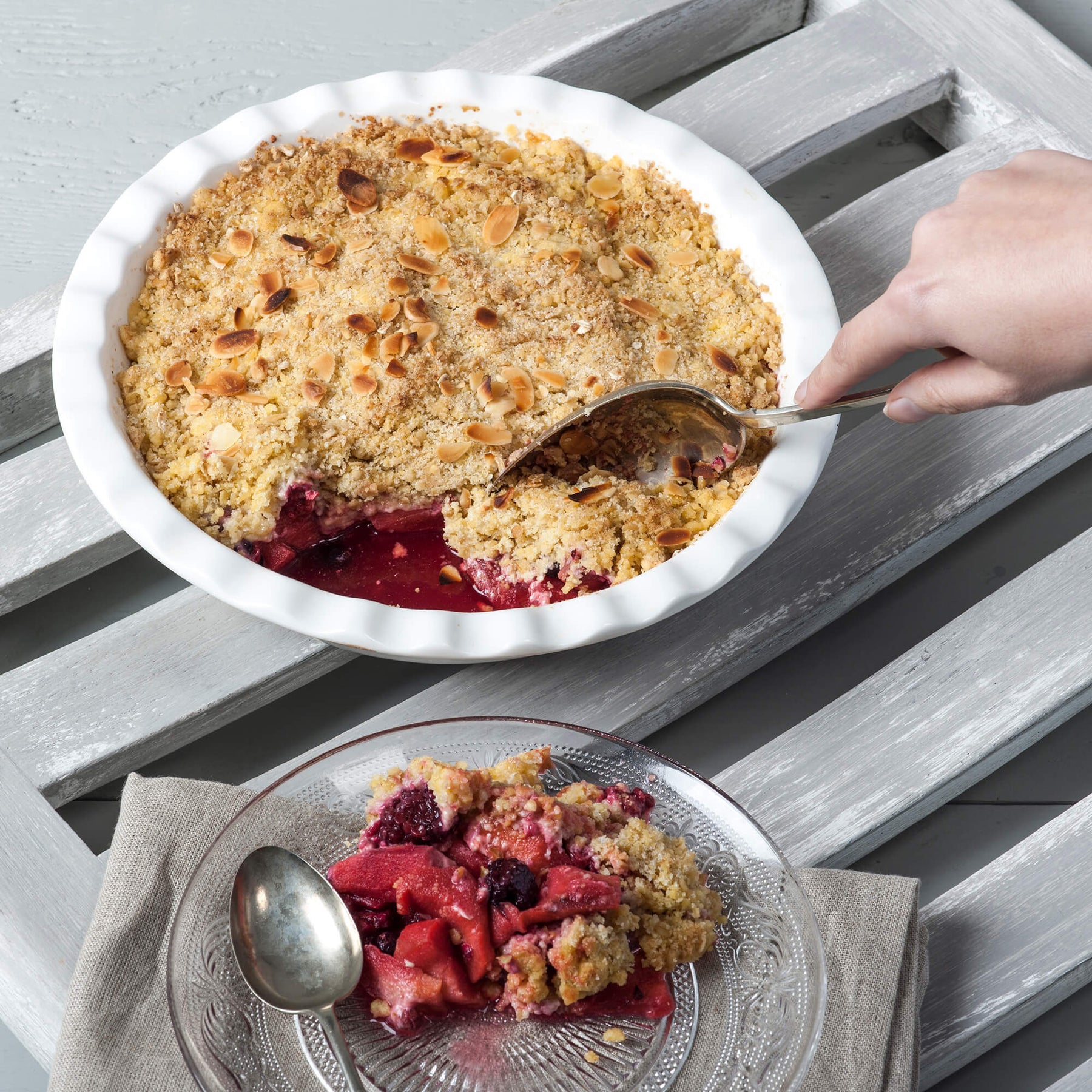 Porcelain Round Pie Dish with Crinkle Crust Rim