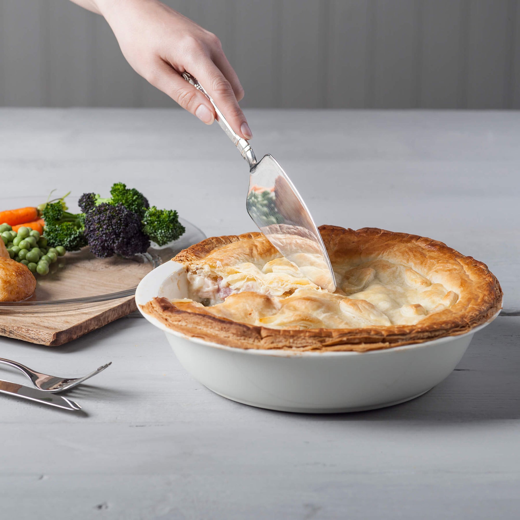 Porcelain Round Straight Edge Pie Dish, Available in 2 Sizes