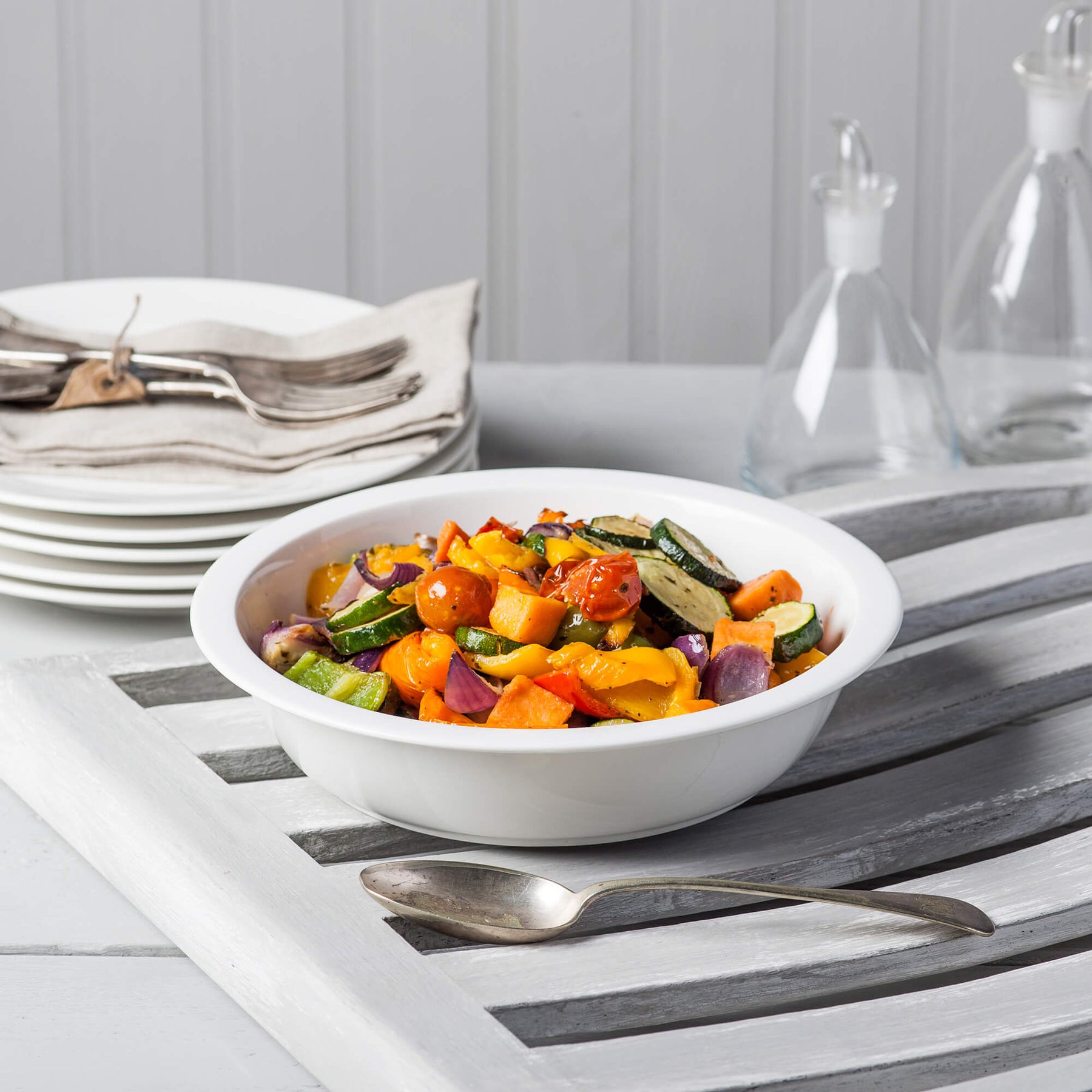 Porcelain Round Straight Edge Pie Dish, Available in 2 Sizes