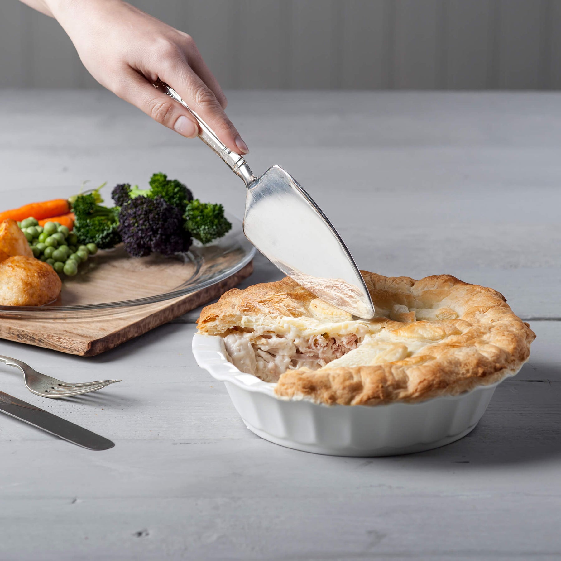 Porcelain Deep Round Crinkle Rim Pie Dish, Available in 2 Sizes