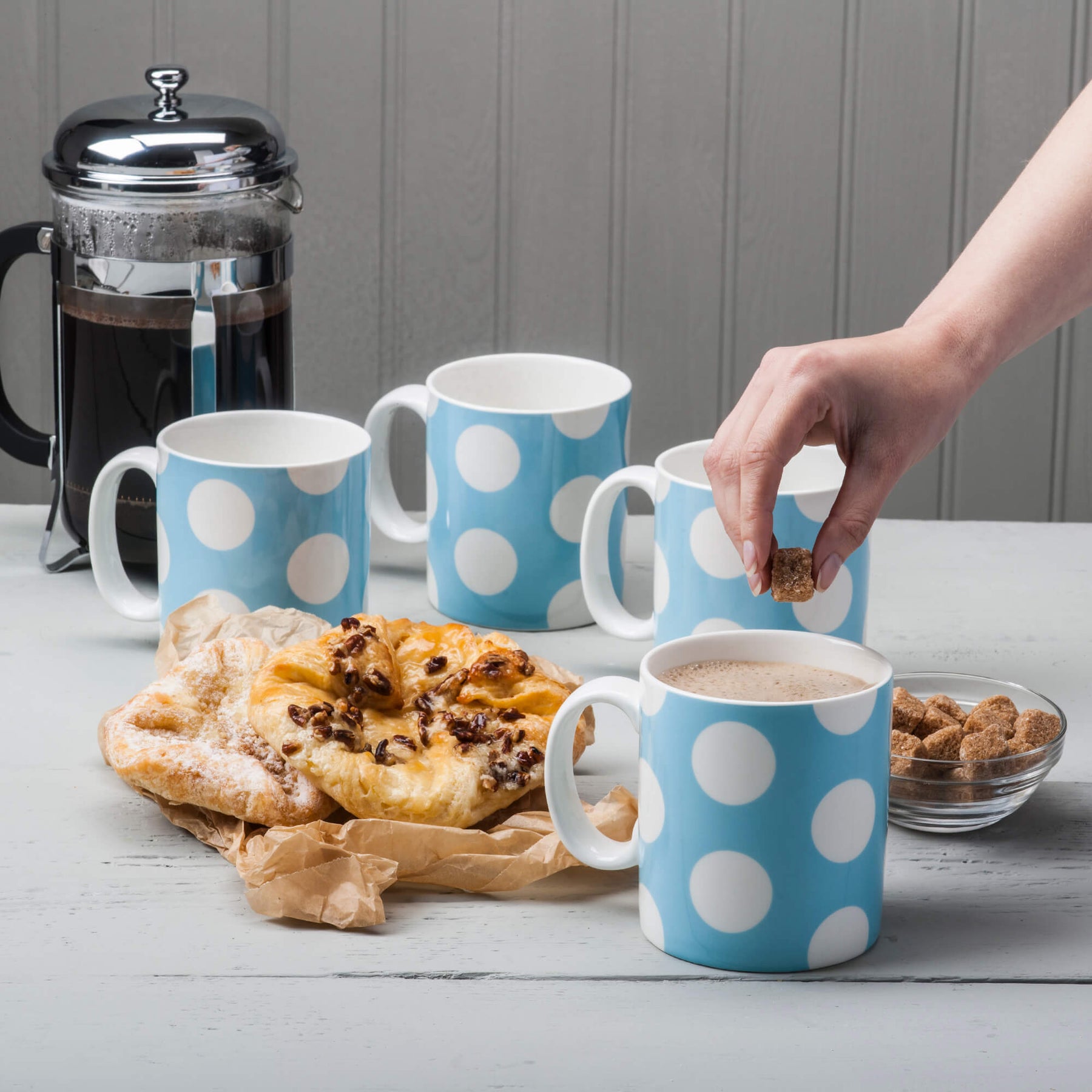 Porcelain Spotty Mug, 1 Pint, Set of 4