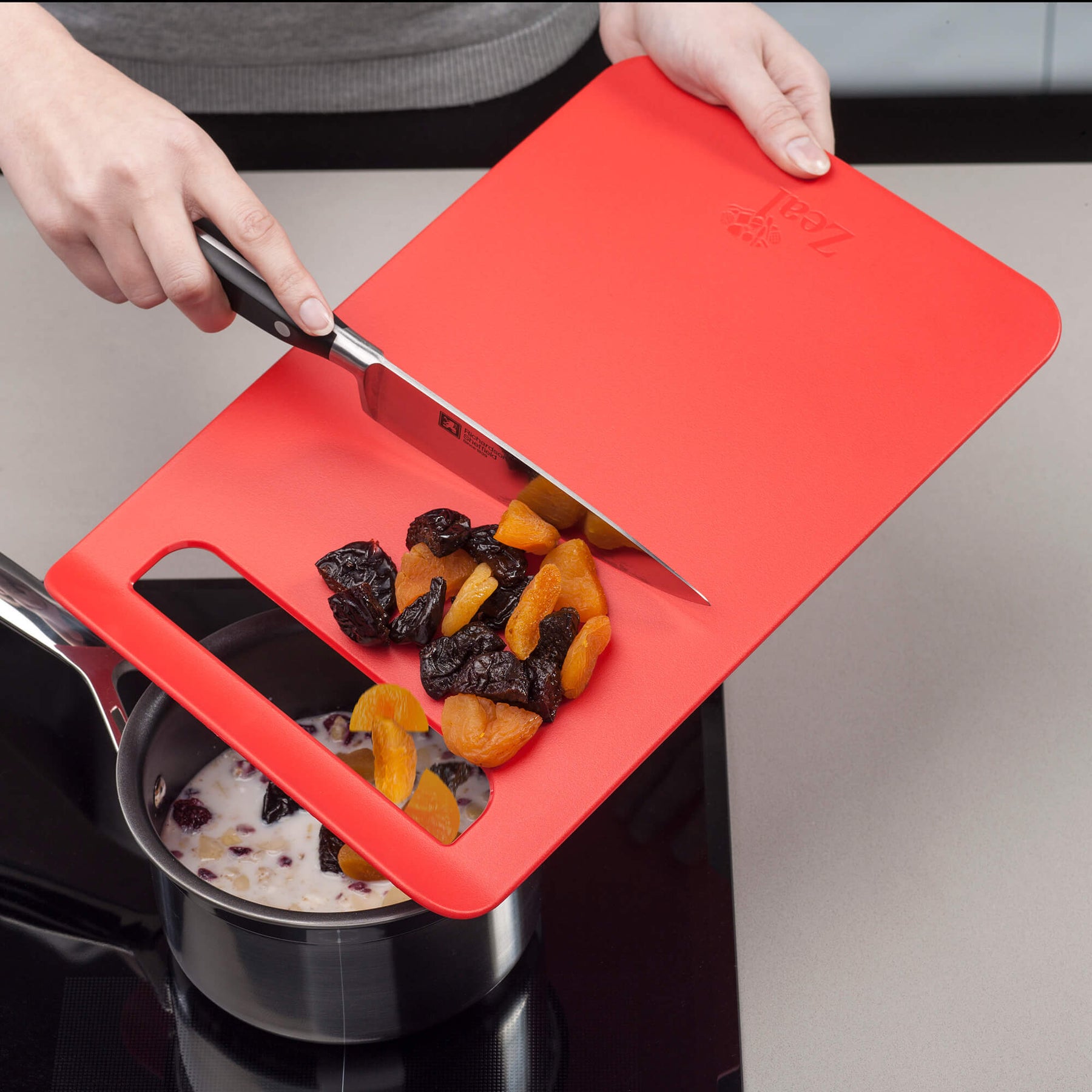 Slim Straight to Pan™ Chopping Board, Large