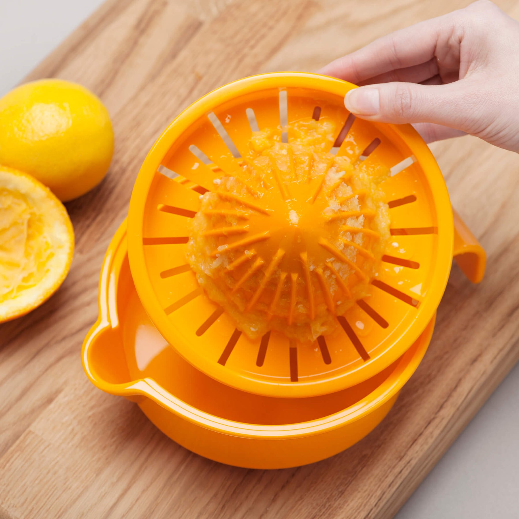 Citrus Juicer Dual Head with Collecting Bowl