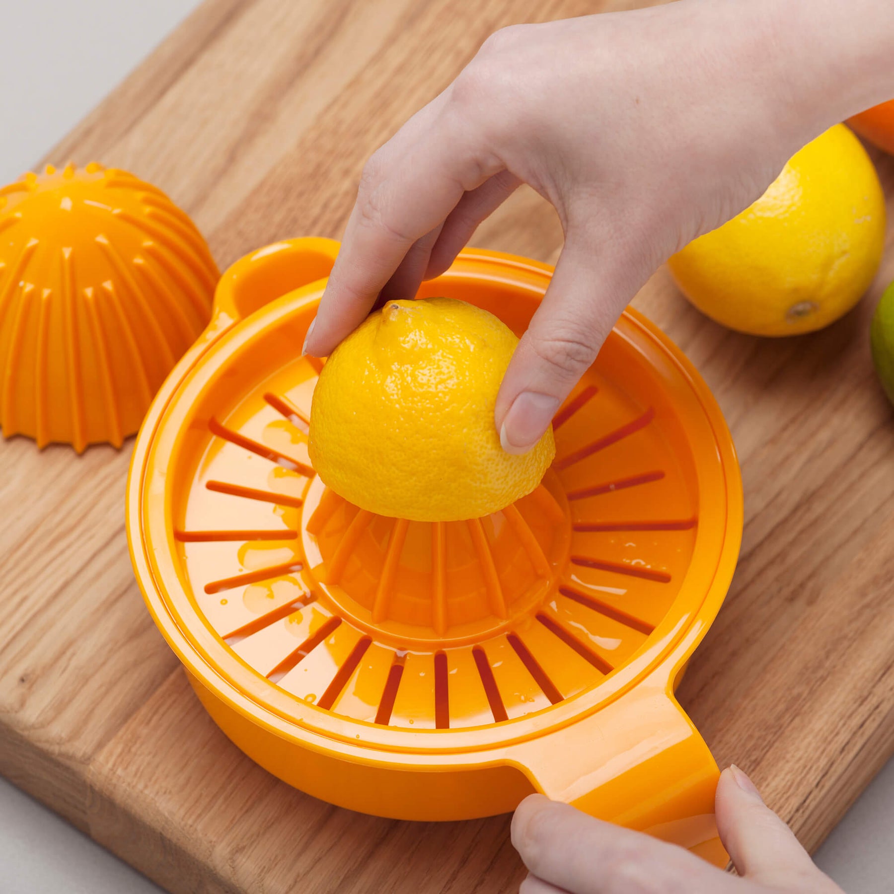 Citrus Juicer Dual Head with Collecting Bowl