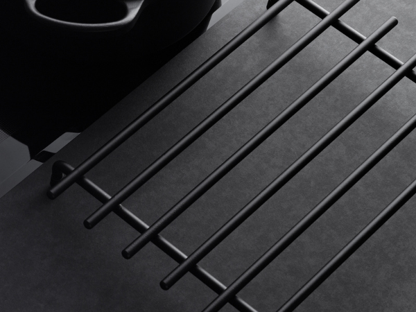 kilo Deluxe Metal Trivet, Medium, Black