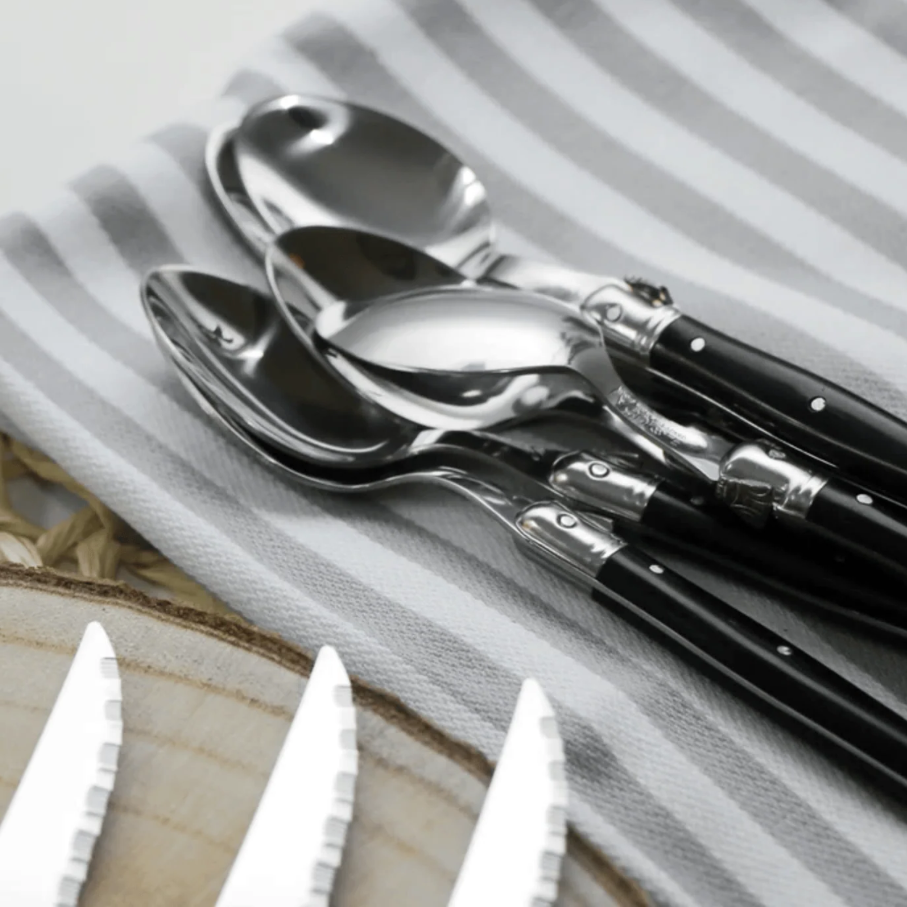 6 Piece Teaspoon Set in Wooden Tray