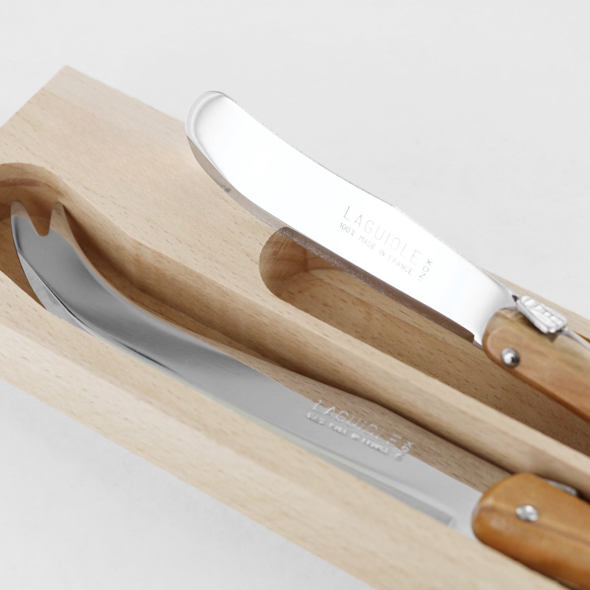 Cheese and Butter Knife Set in Tray