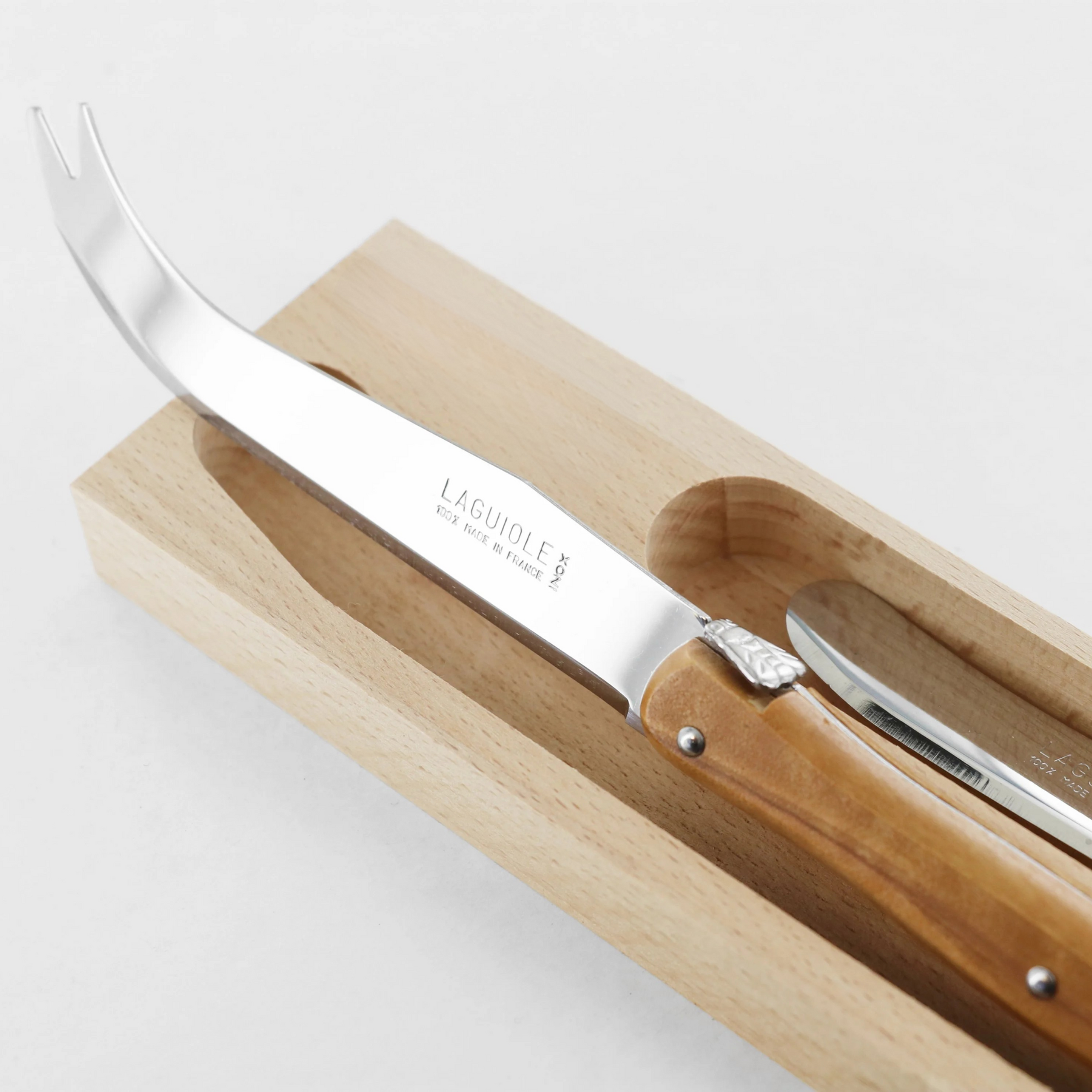 Cheese and Butter Knife Set in Tray
