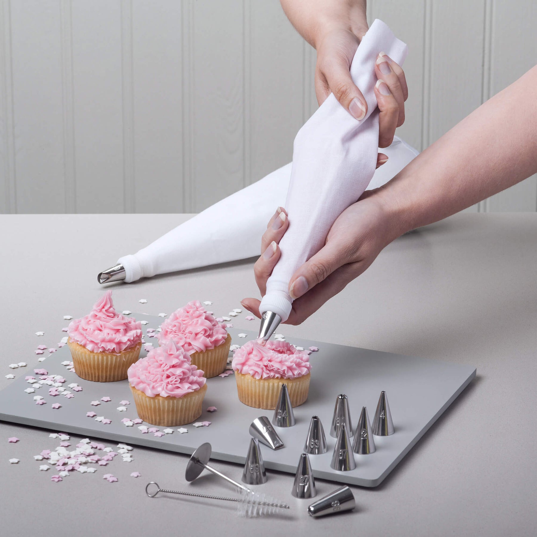 Icing Set with Bag, Nozzles & Cleaning Brush