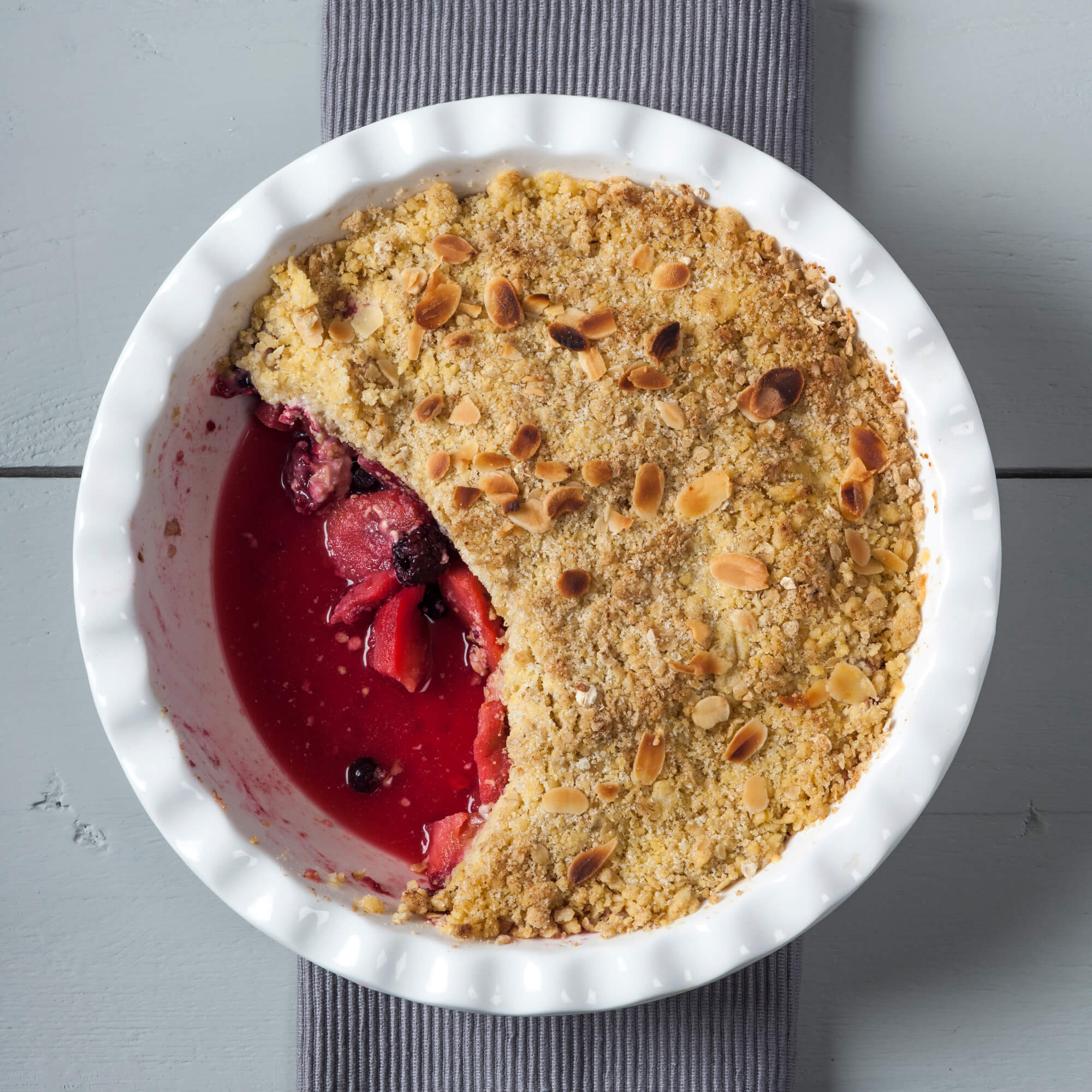Porcelain Round Pie Dish with Crinkle Crust Rim