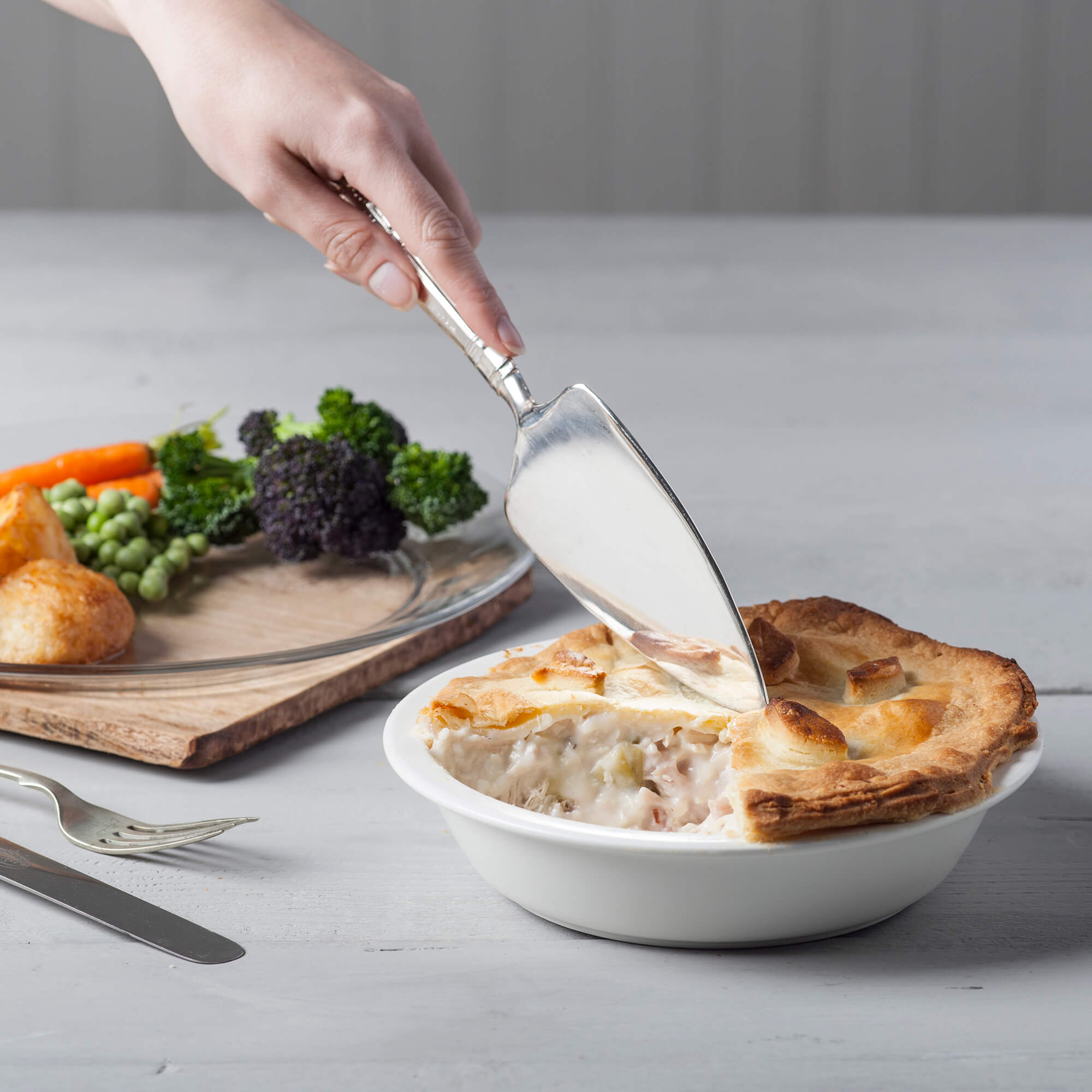 Wm Bartleet Porcelain Round Straight Edge Pie Dish, Available in 2 Sizes