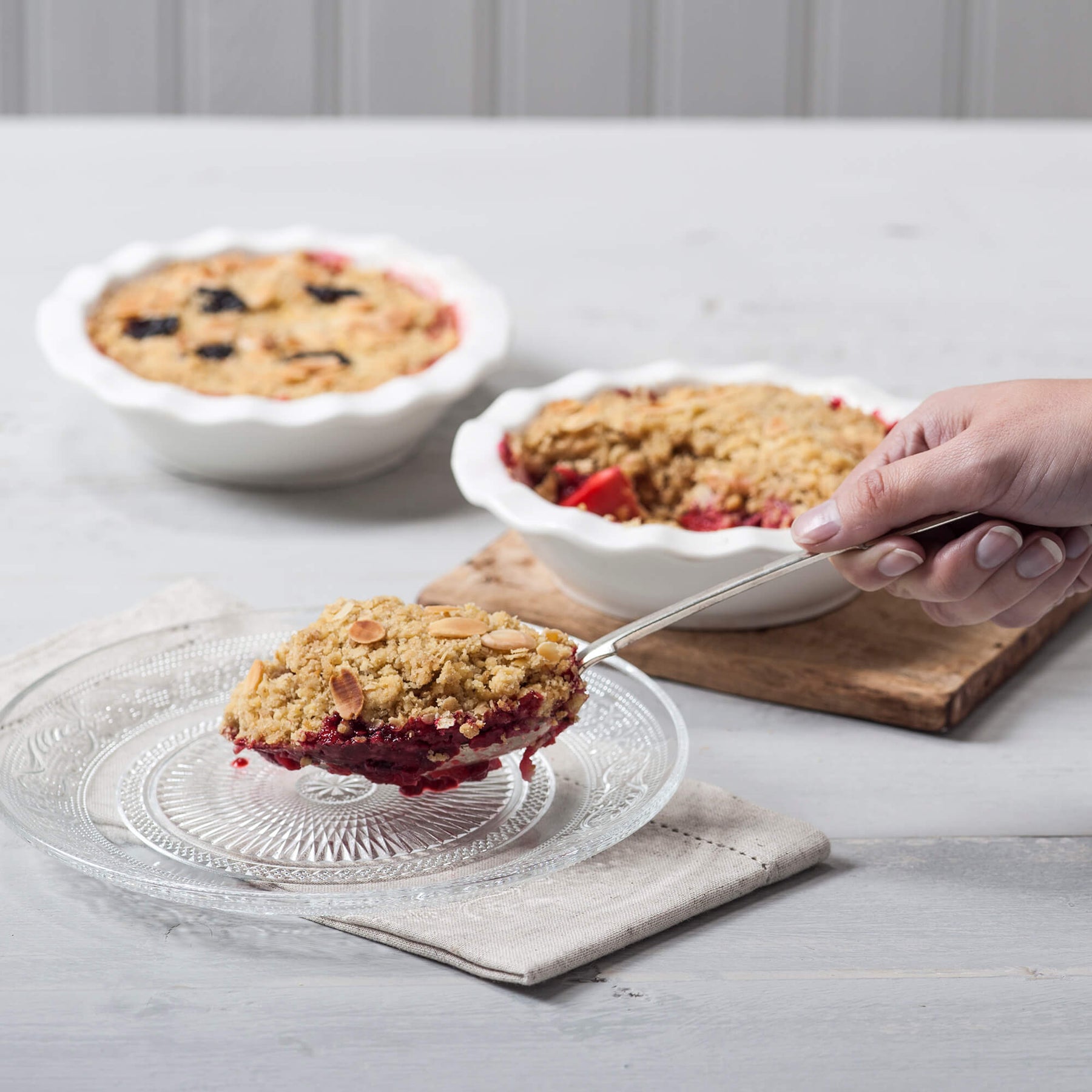 Porcelain Individual Round Pie Dish with Crinkle Crust Rim, Set of 2