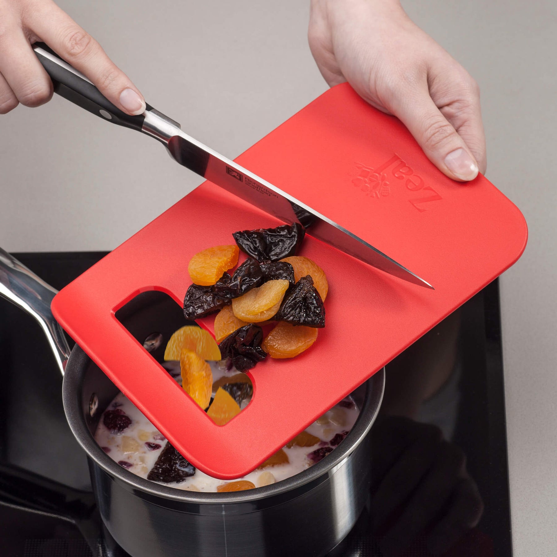 Slim Straight to Pan™ Chopping Board, Small